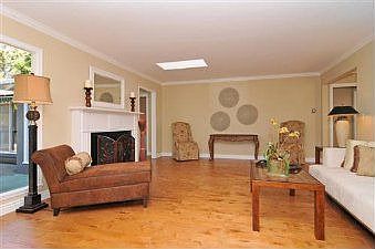 Living room :; 612 Alta Ave