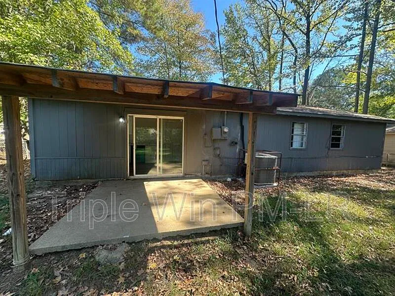 2 bed, 1.0 bath, 988 sqft, $1,125 — Photo 2