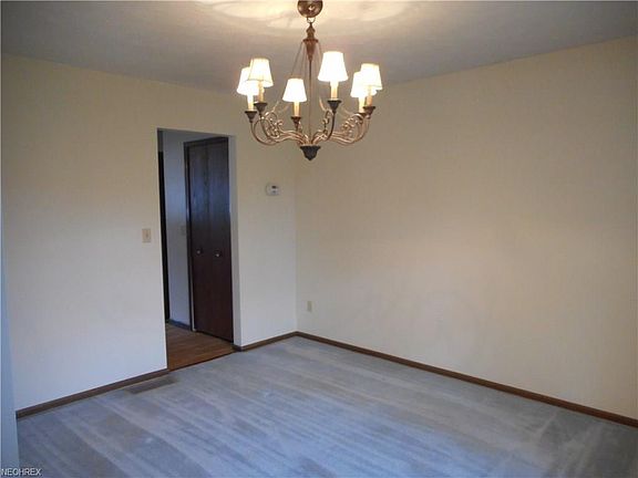 3rd image of 944 Brookpoint Dr