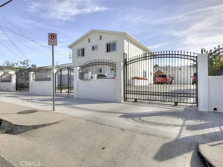 7408 Radford Ave — Photo 2