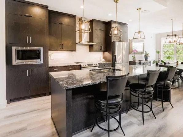 4520 B 17th Ave NW, Calgary, AB T3B 0P1