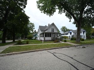 118 S 6th St, Dundee, IL 60118