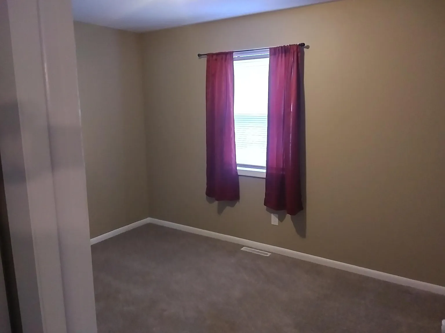 207 1/2 SE East Division Rd — Photo 3