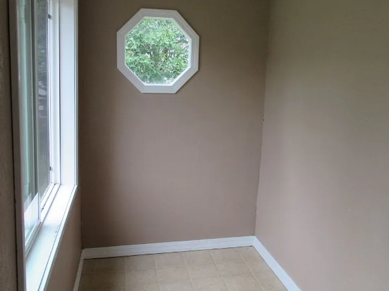1320 Oak St — Photo 11