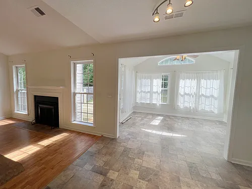 1609 Hargrove Dr Photo 1