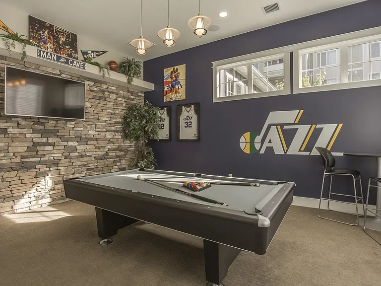 24/7 Billiards Room