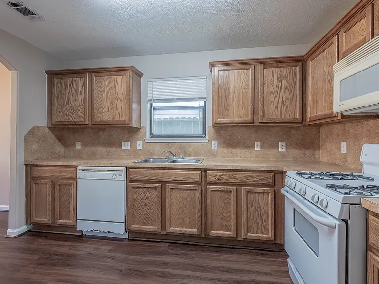 10233 Azalea Vlg — Photo 14