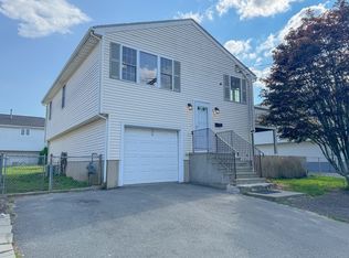 899 Warren St, Fall River, MA 02721
