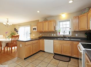 96 Hewitt St, Lake Peekskill, NY 10537