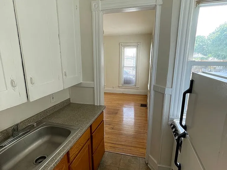 385 Meigs Street — Photo 4