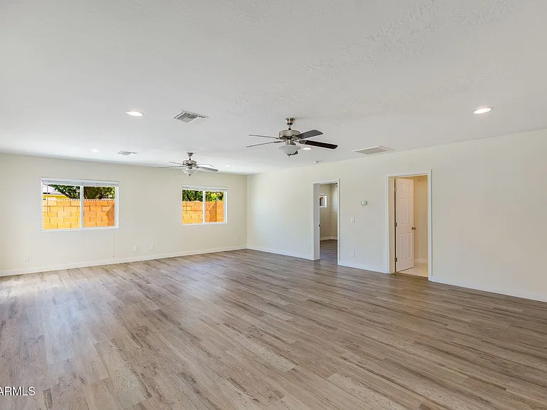 5002 E Mitchell Dr — Photo 10
