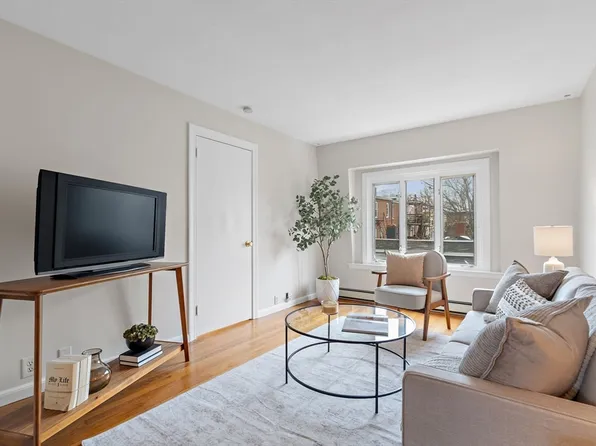 802 E 3rd St #3, South Boston, MA 02127