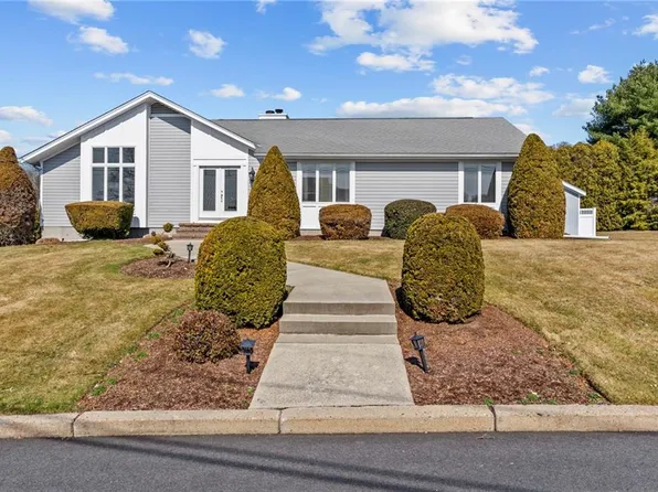 26 Red Cedar Ln, North Providence, RI 02904