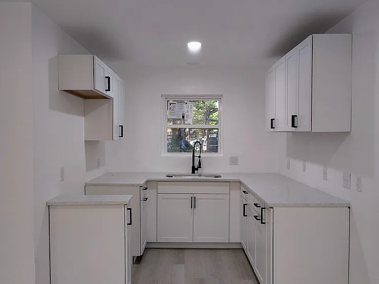 101 Larry Ln — Photo 2