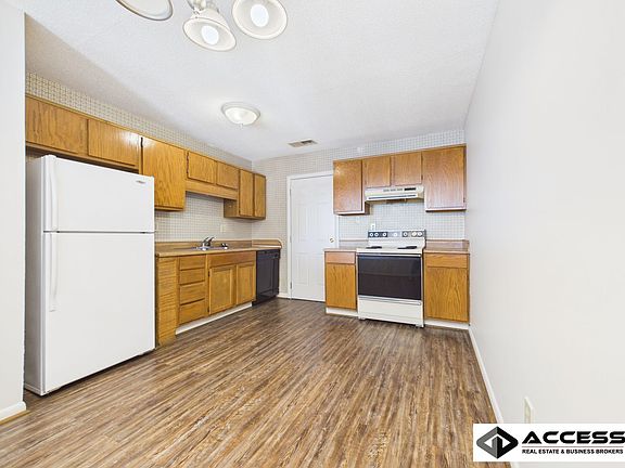 5th image of 605 Adelle St SW APT C