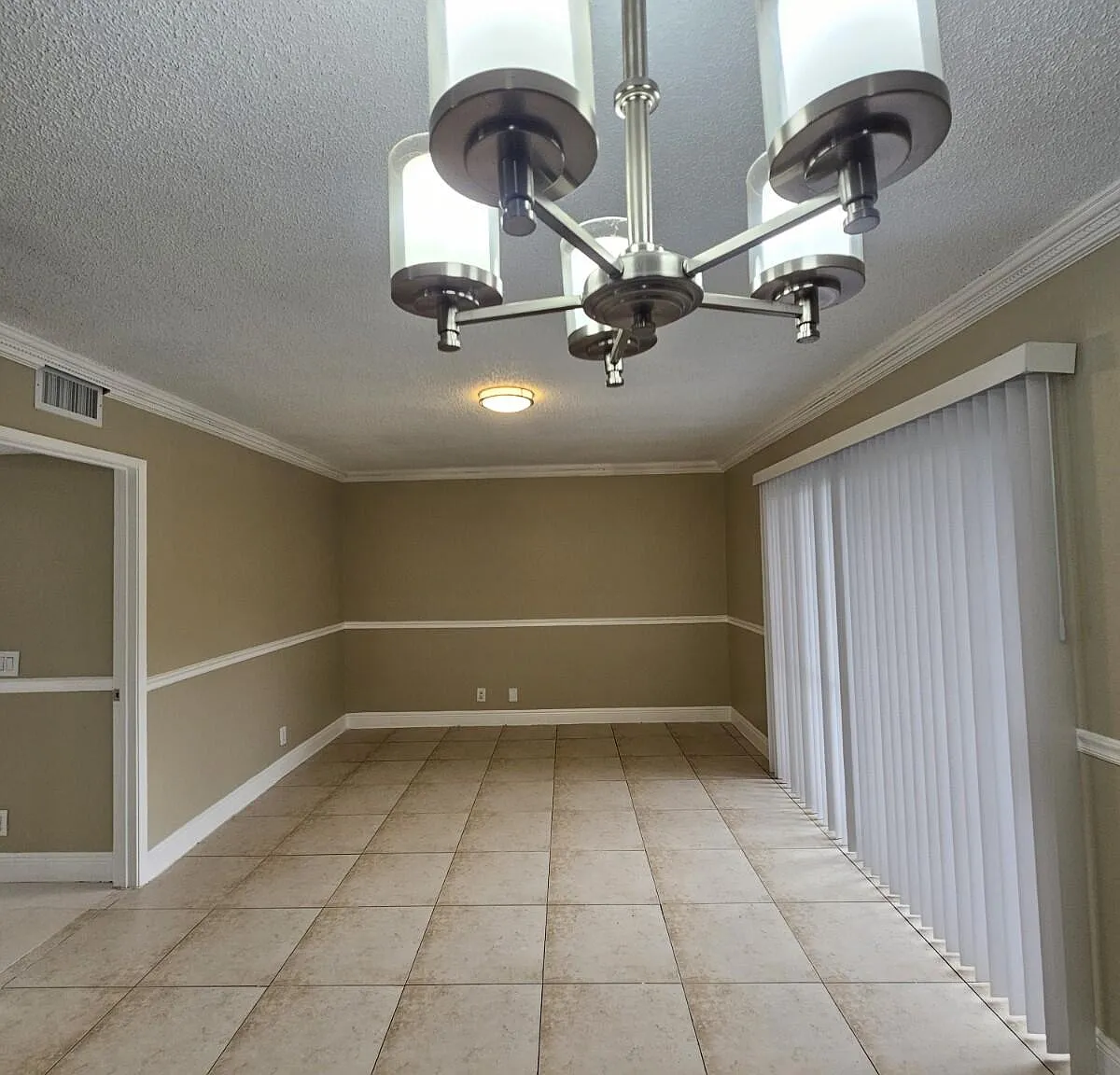 2 bed, 2.0 bath, 904 sqft, $1,950 — Photo 1