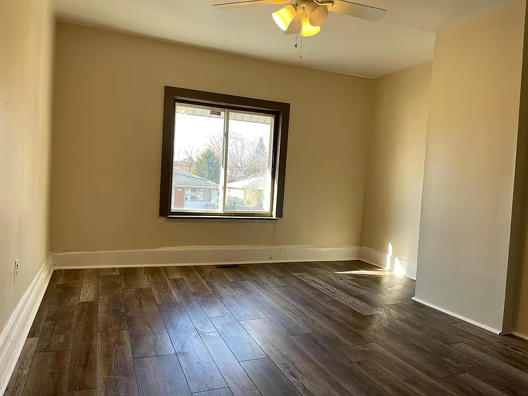 2528 Parkwood Ave — Photo 6