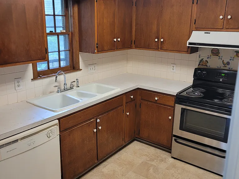 1403 E 2nd St #A — Photo 6