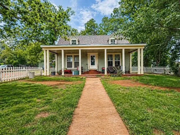 805 E Neches St, Palestine, TX 75801