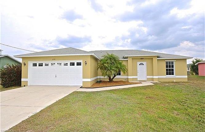 1st image of 819 Woodridge Cir