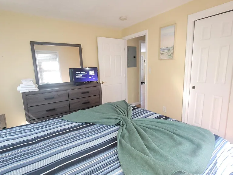 89 Ashworth Ave #8 — Photo 14