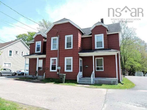 4 Queen St #2, Amherst, NS B4H 1P6