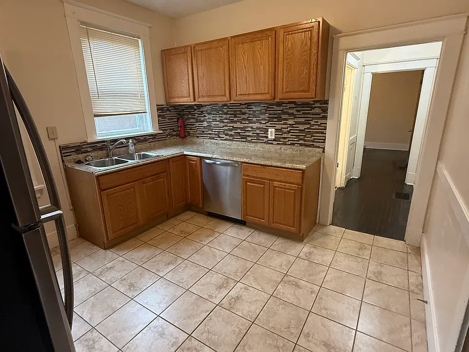 216 Sarah St #2