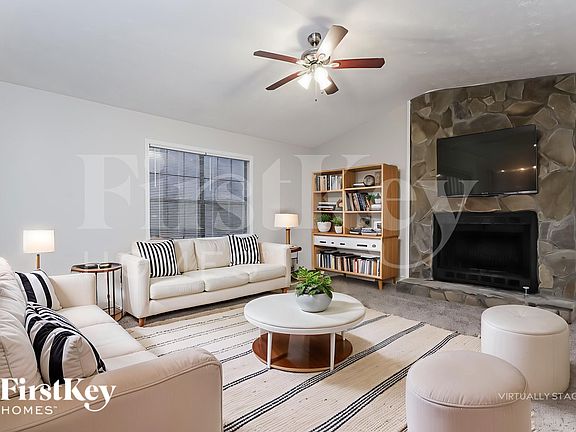 3rd image of 803 Brook Hollow Cir SE