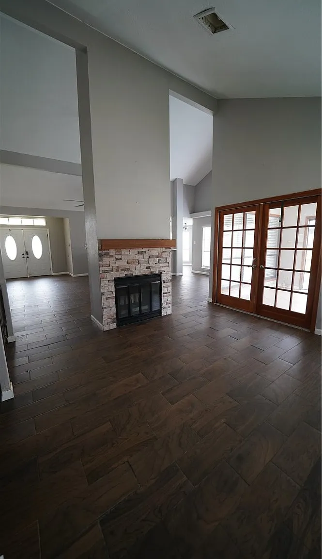 3 bed, 2.0 bath, 1708 sqft, $2,250 — Photo 2