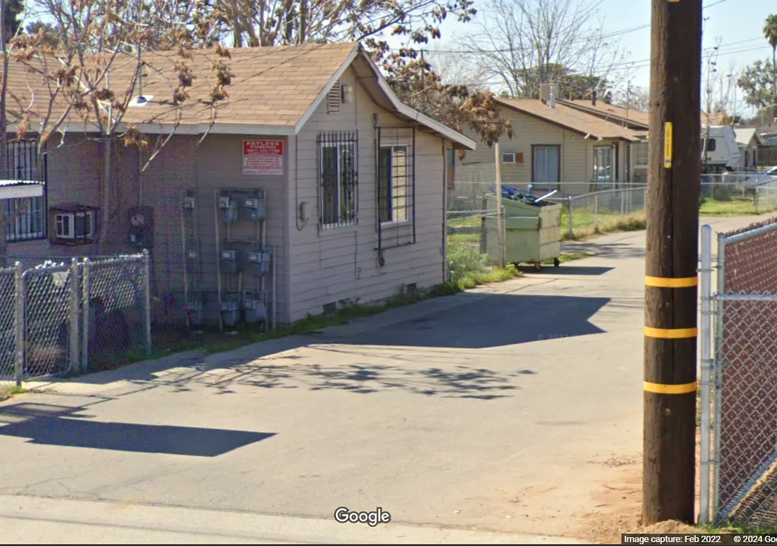 Charming 2-bedroom Home with Yard and Washer/Dryer Hookups — Photo 2