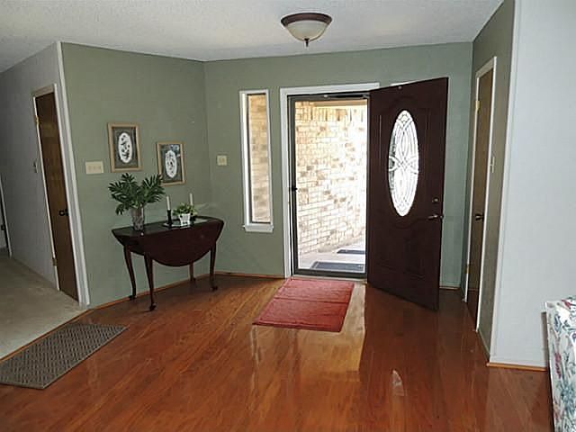 1st image of 52 Surrey Sq