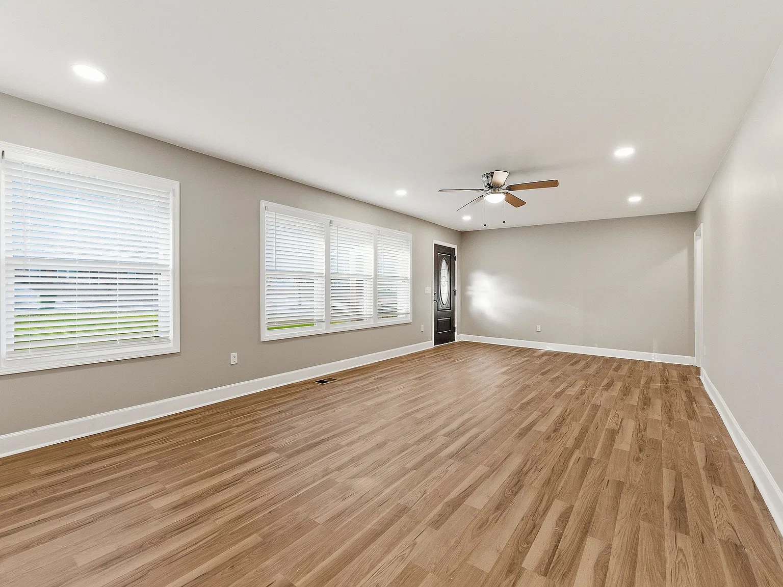 5 bed, 2500 sqft, $2,800 — Photo 4