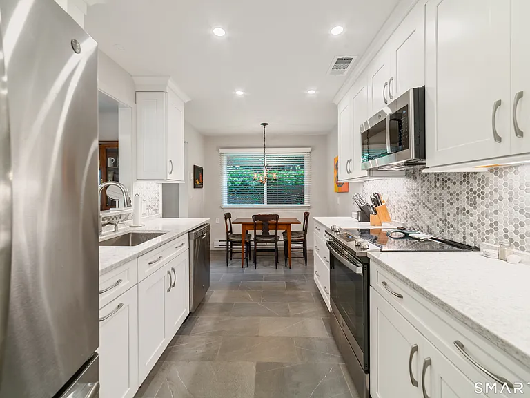 595 Heritage Vlg #B — Photo 12