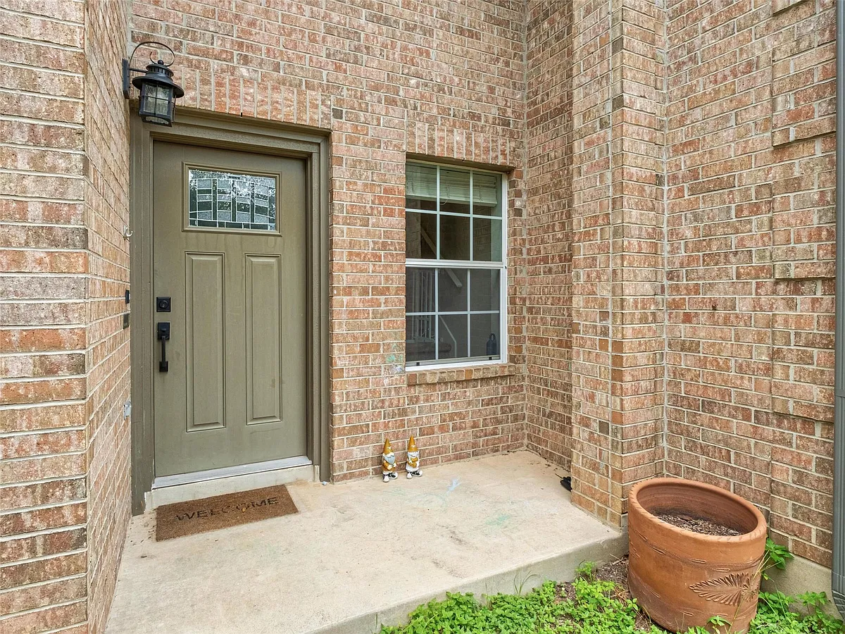 Building Photo - 6630 Hillside Terrace Dr