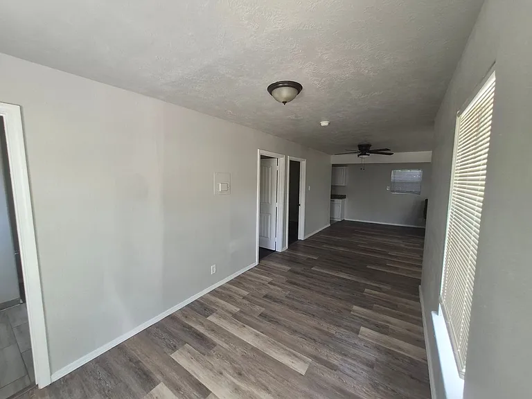 3723 W Martin St — Photo 2