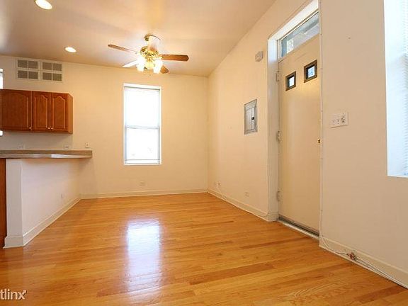 3rd image of 1327 W Fillmore St APT 2R