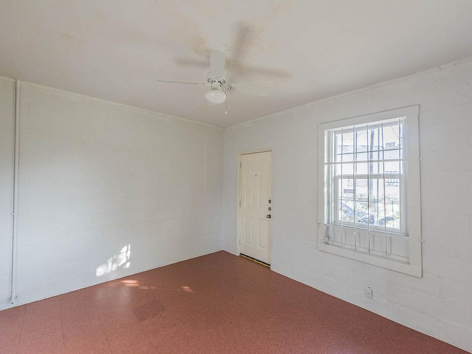 1st image of 1005 El Paso St