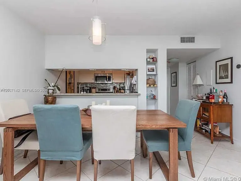 600 NE 36th St #1006 — Photo 6