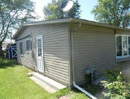 3rd image of 3328 Fairview Ave