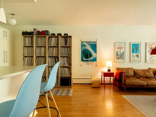 2222 Cambridge St #302, Vancouver, BC V5L 1E6