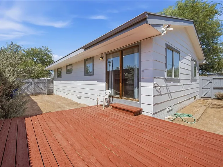 2525 N Cherry Ave — Photo 17