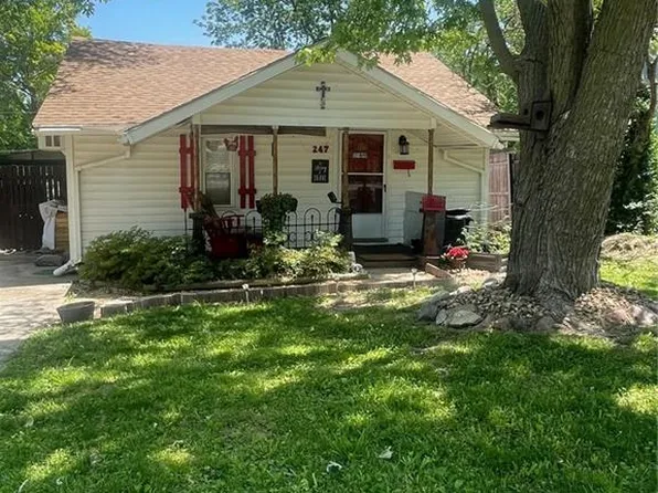 247 Emerson Ave, Bonner Springs, KS 66012