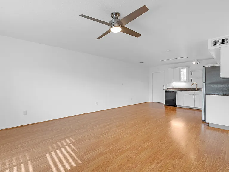 1434 Highland Ave #10 — Photo 4
