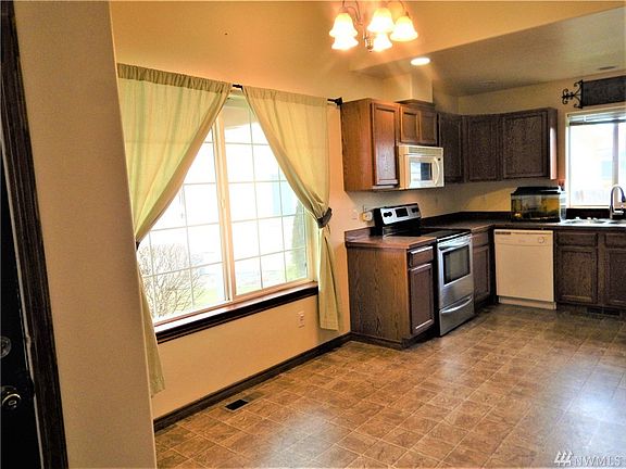 another view of kitchen and dining area. 