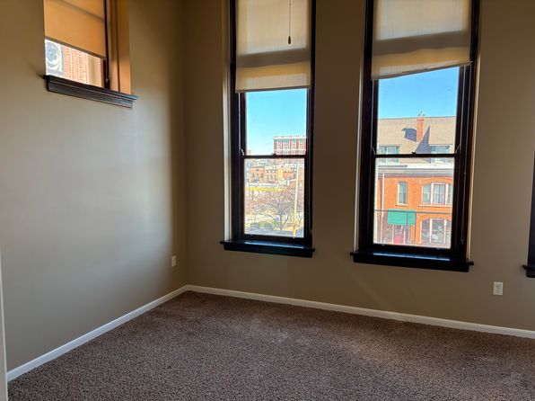 205 Bluff St APT 3A, Dubuque, IA 52001