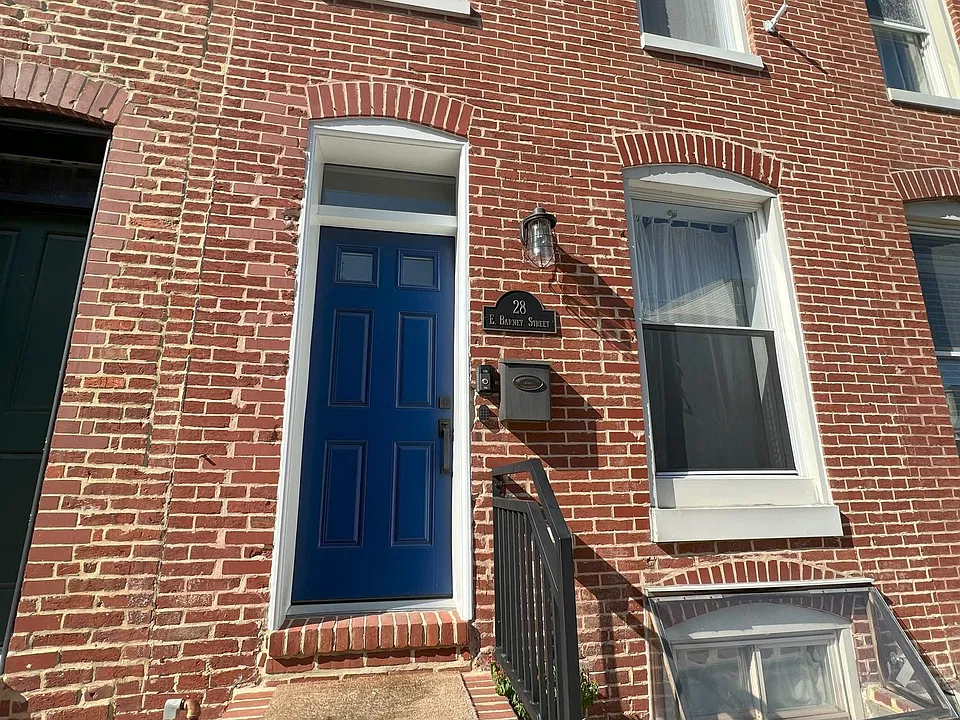 28 E Barney St