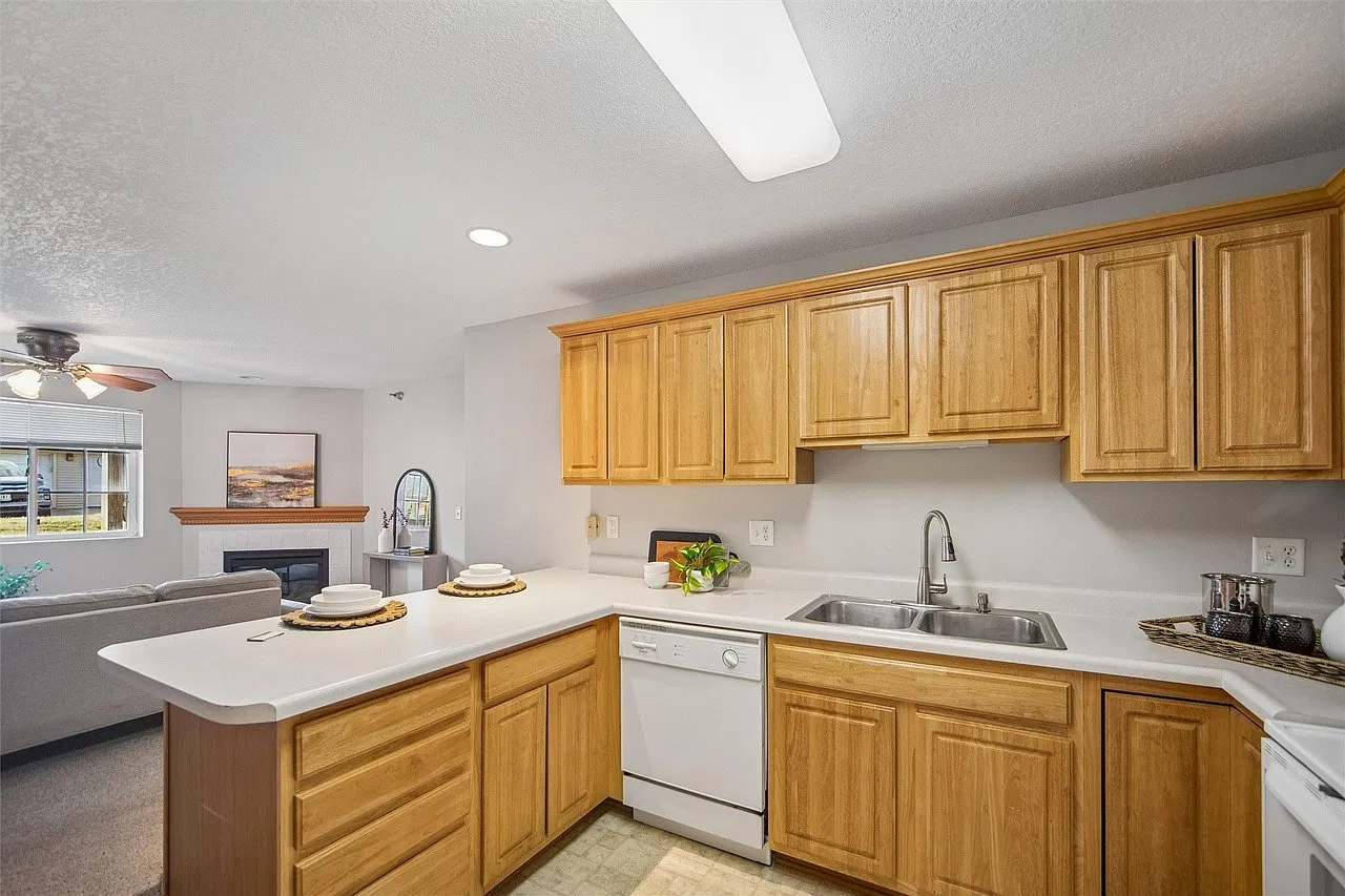 2 bed, 902 sqft, $1,199 — Photo 4