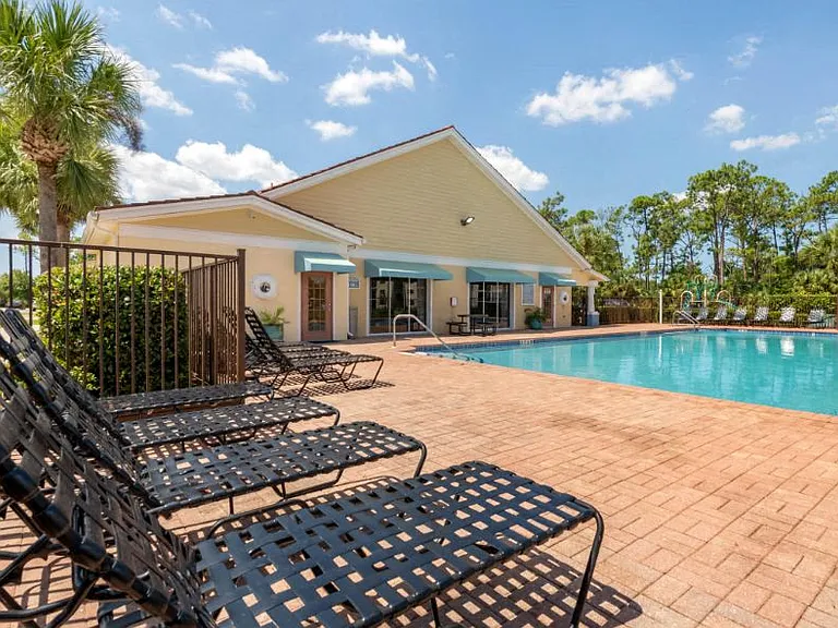 Tuscan Isle Apartments — Photo 6