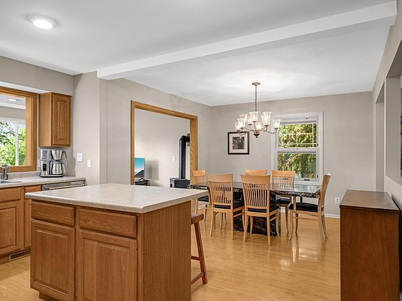 5th image of 5337 Whiting Ave