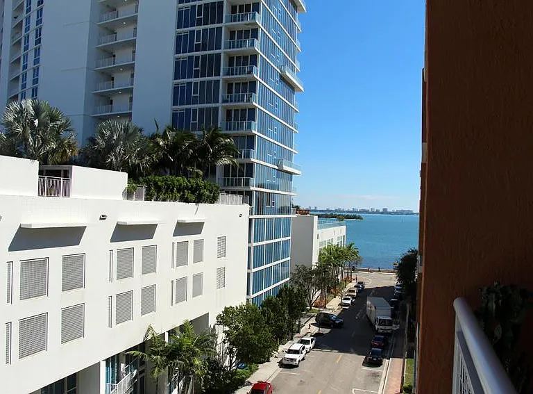 2001 Biscayne Blvd — Photo 4